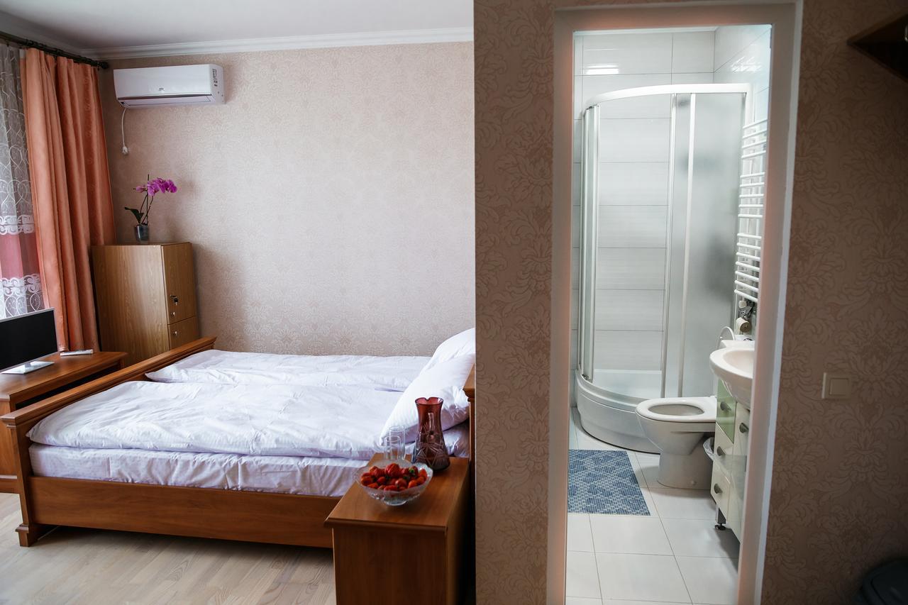 Sweet Home Hostel / Guest House แชร์นิฟซี ภายนอก รูปภาพ