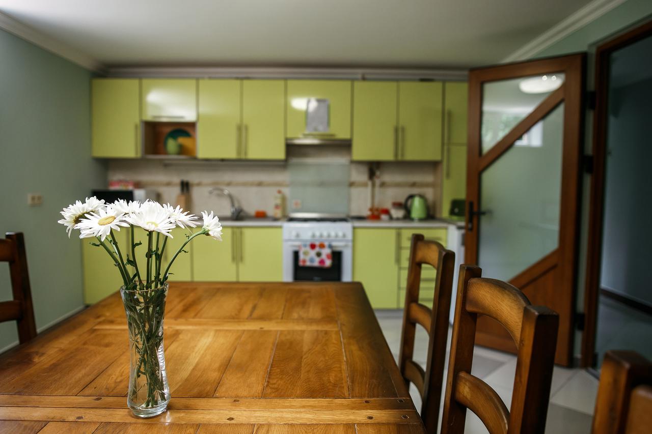 Sweet Home Hostel / Guest House แชร์นิฟซี ภายนอก รูปภาพ