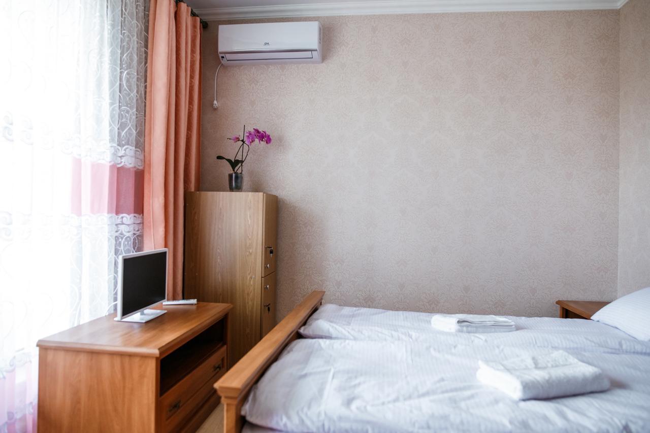 Sweet Home Hostel / Guest House แชร์นิฟซี ภายนอก รูปภาพ