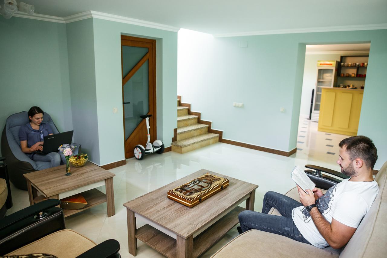 Sweet Home Hostel / Guest House แชร์นิฟซี ภายนอก รูปภาพ