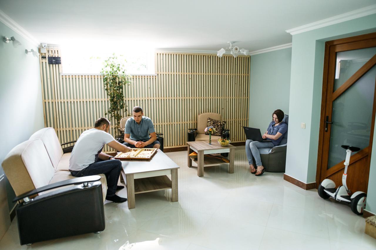 Sweet Home Hostel / Guest House แชร์นิฟซี ภายนอก รูปภาพ