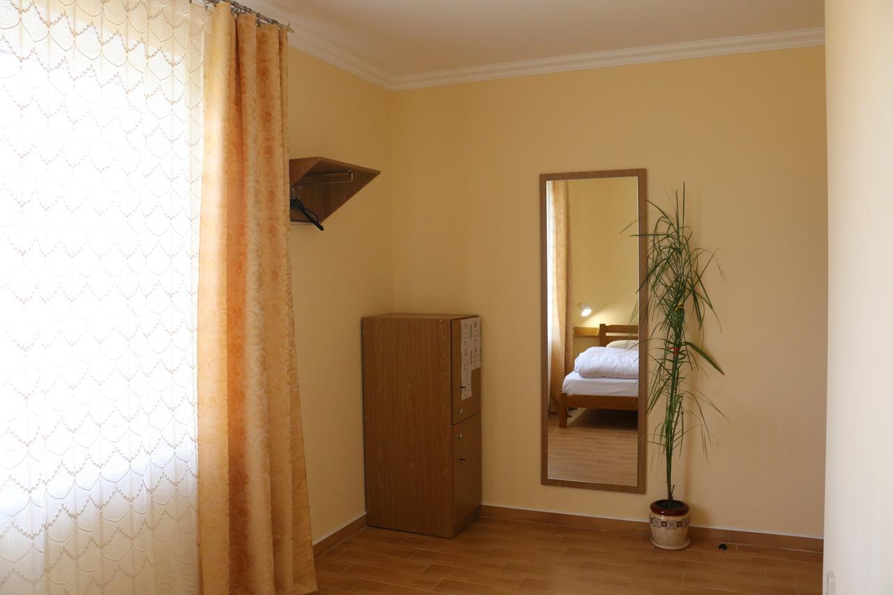 Sweet Home Hostel / Guest House แชร์นิฟซี ภายนอก รูปภาพ