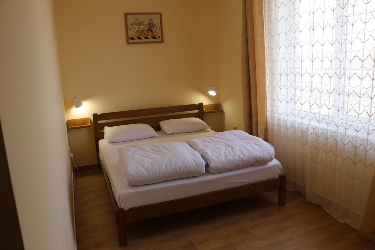 Sweet Home Hostel / Guest House แชร์นิฟซี ภายนอก รูปภาพ