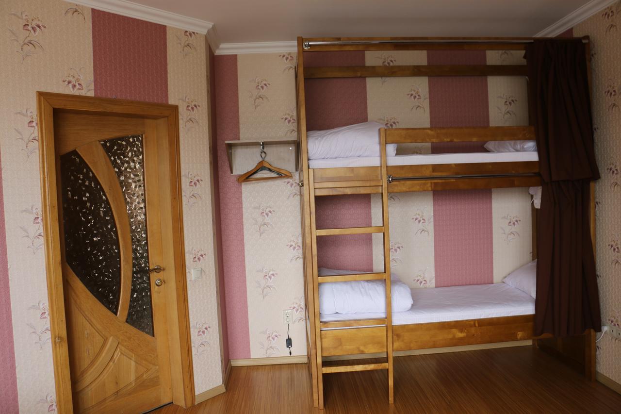 Sweet Home Hostel / Guest House แชร์นิฟซี ภายนอก รูปภาพ