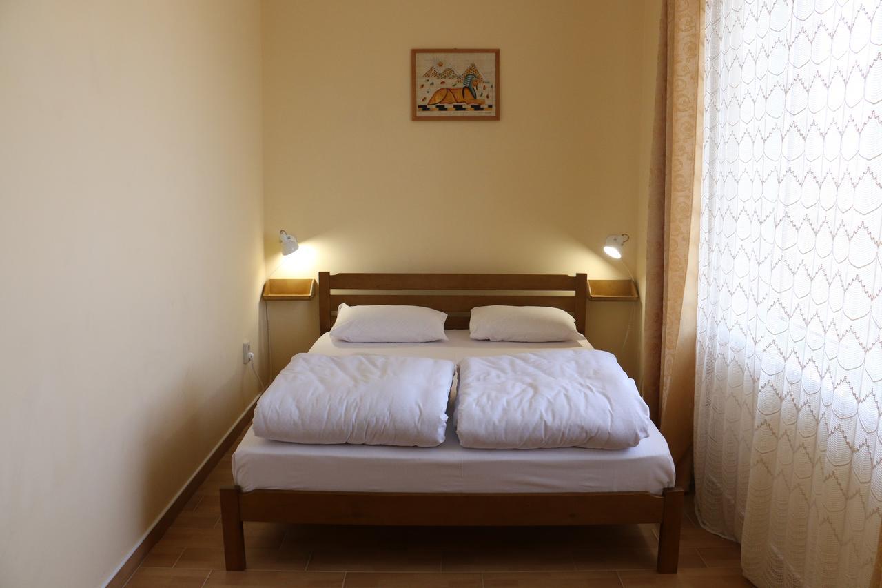 Sweet Home Hostel / Guest House แชร์นิฟซี ภายนอก รูปภาพ