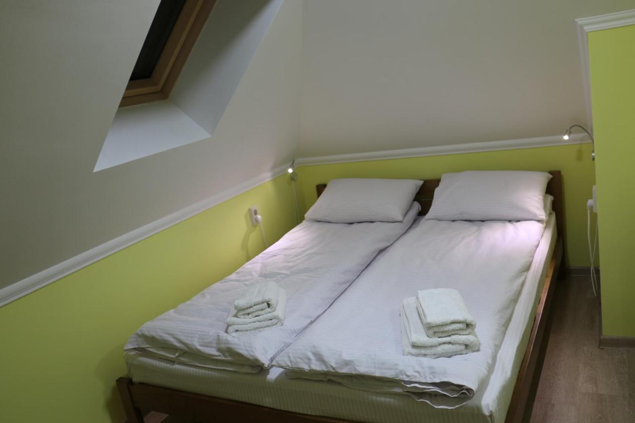 Sweet Home Hostel / Guest House แชร์นิฟซี ภายนอก รูปภาพ
